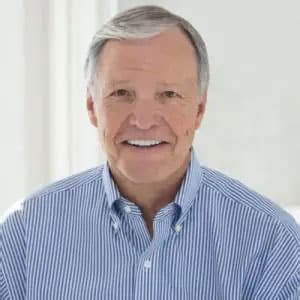 Former Newport Beach Mayor Nancy Gardner supports Walter Stahr for city council
